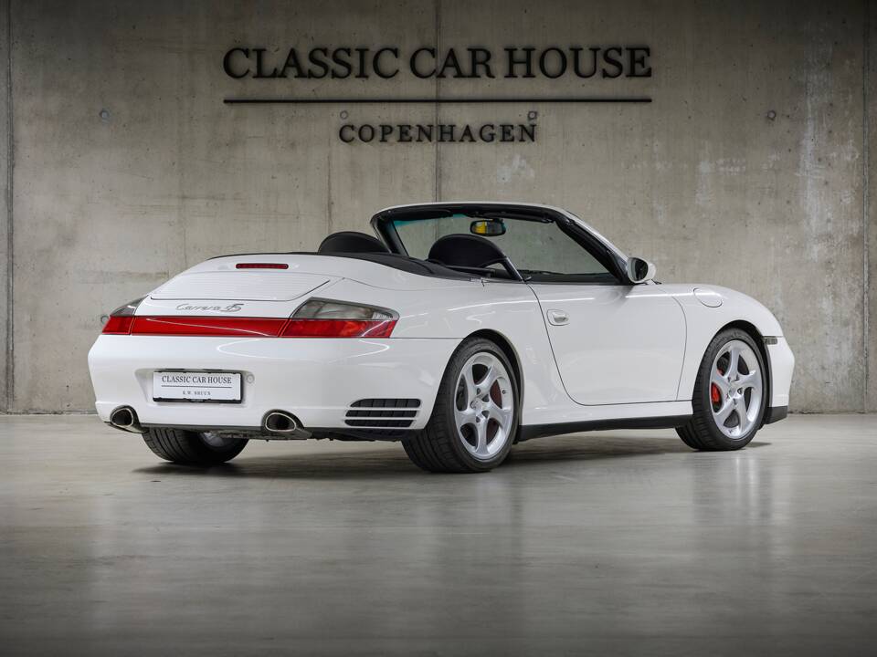 Imagen 15/98 de Porsche 911 Carrera 4S (2004)