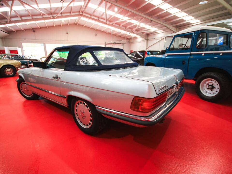 Afbeelding 2/14 van Mercedes-Benz 420 SL (1987)