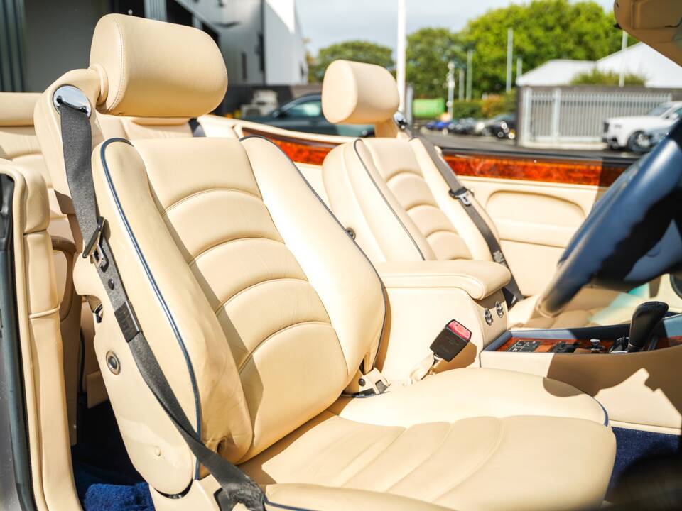Bild 42/50 von Bentley Azure (2001)