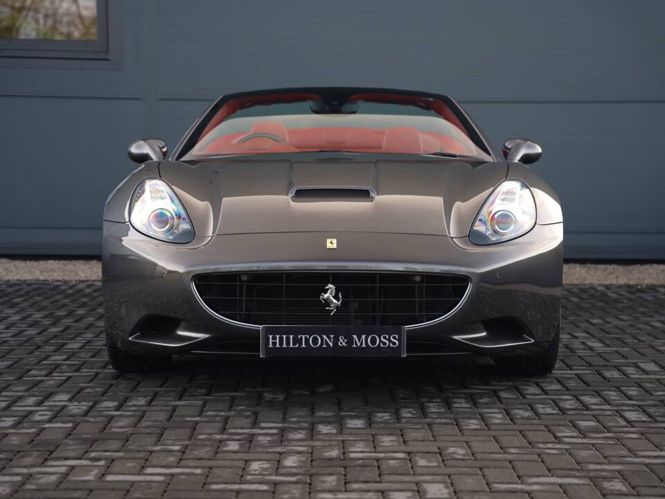 Image 7/50 of Ferrari California (2009)