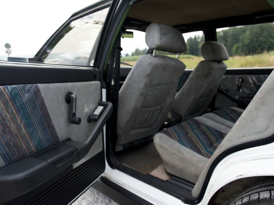 Image 45/47 of Lancia Delta HF Integrale (1988)
