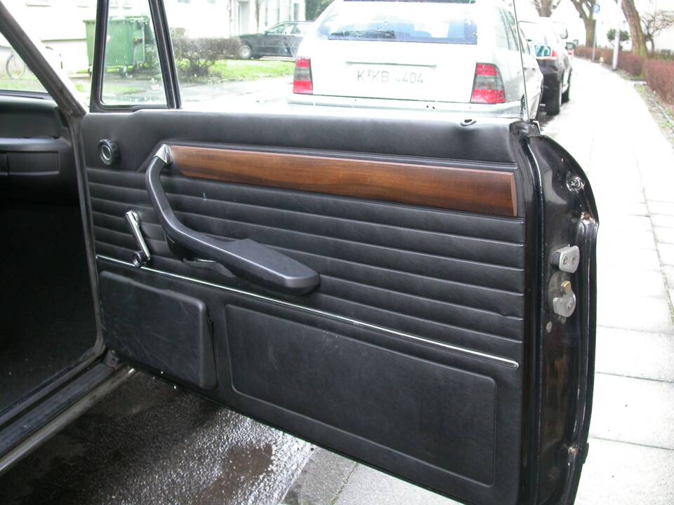 Image 27/55 de BMW 2002 (1975)