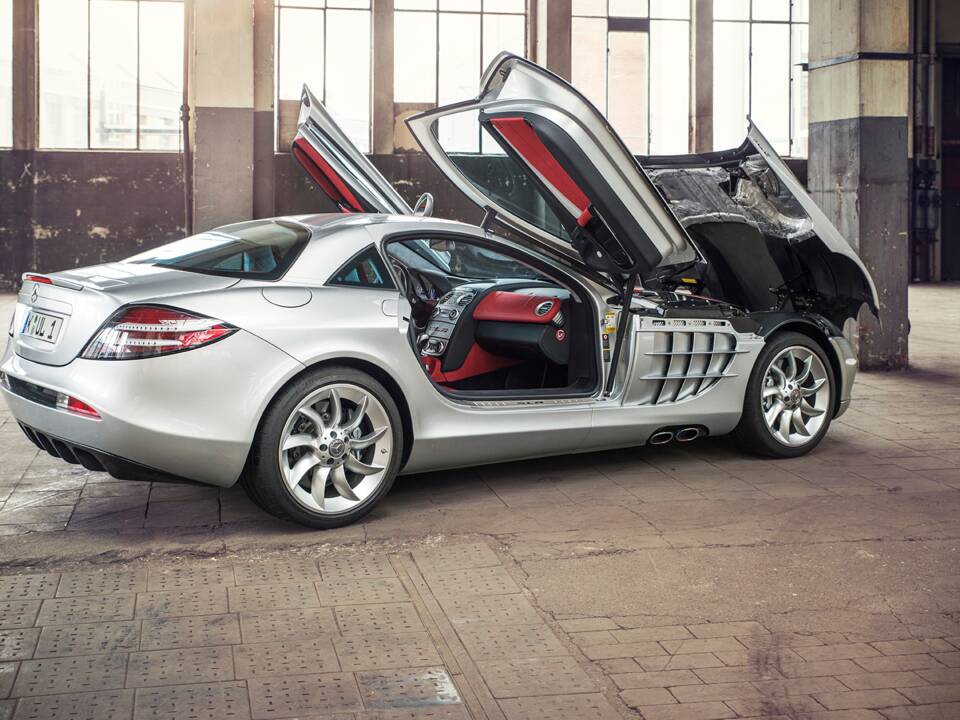 Image 12/61 of Mercedes-Benz SLR McLaren (2004)