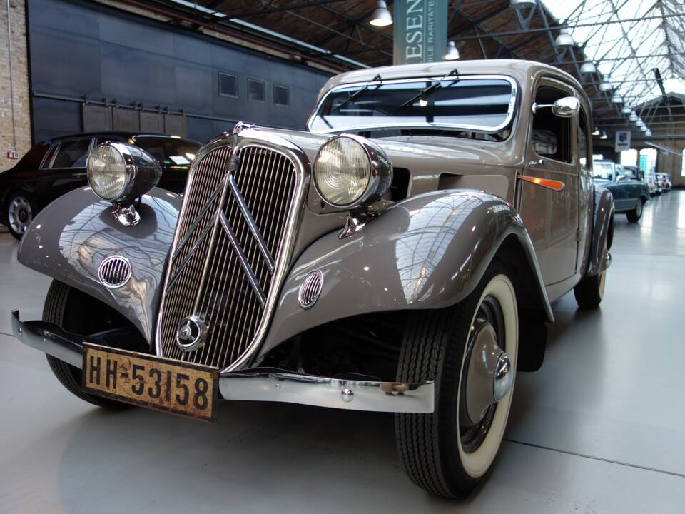Image 3/43 of Citroën Traction Avant 7 C (1935)