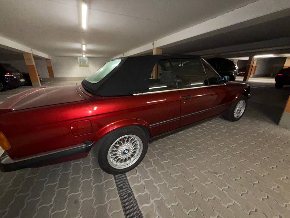 Bild 8/8 von BMW 320i (1990)