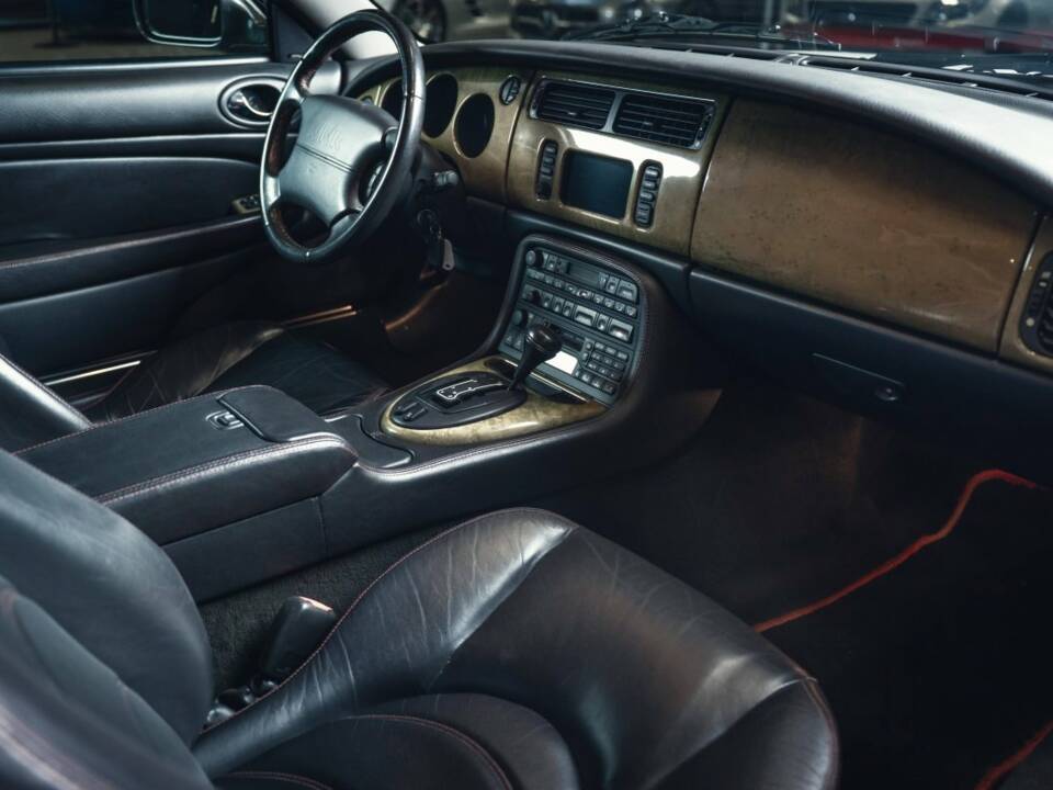 Image 11/15 of Jaguar XKR "Silverstone" (2000)