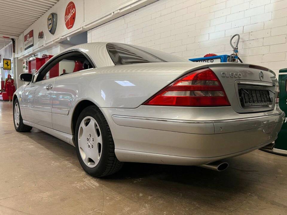 Immagine 14/18 di Mercedes-Benz CL 600 (2001)