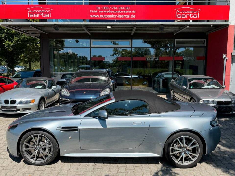 Image 15/43 of Aston Martin V8 Vantage S (2017)