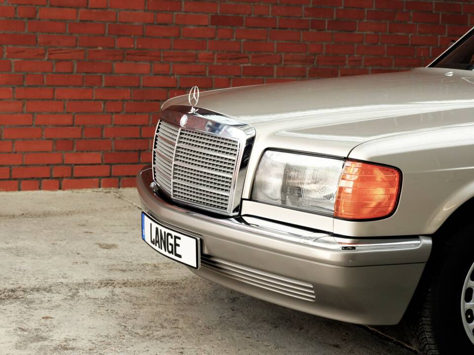 Image 6/64 of Mercedes-Benz 300 SE (1990)