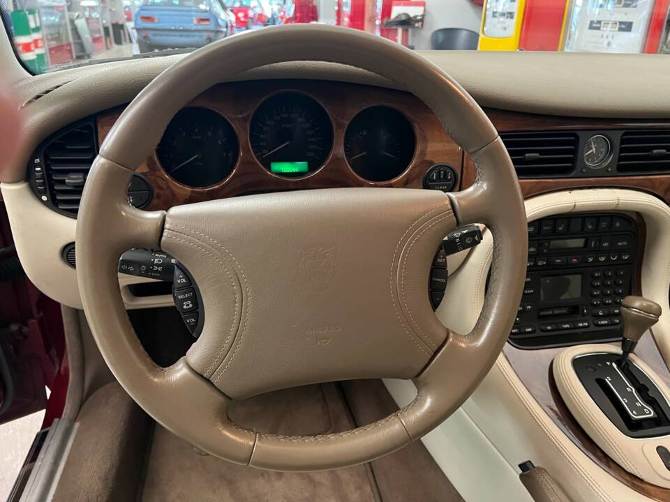 Bild 5/16 von Jaguar XJ 8 4.0 Executive (2000)
