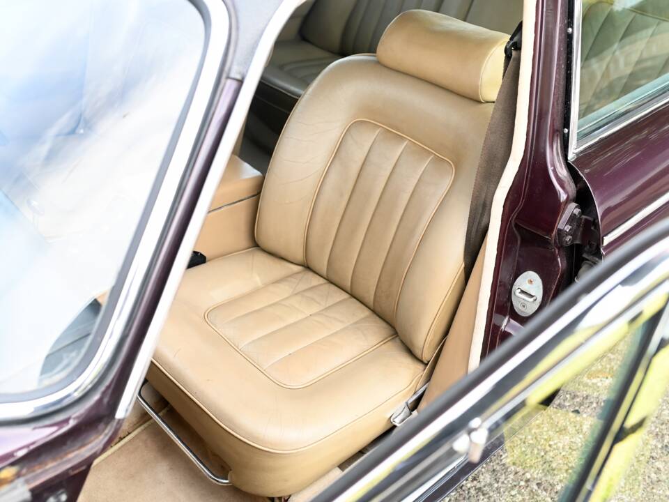 Afbeelding 9/21 van Daimler Double Six Vanden Plas (1973)