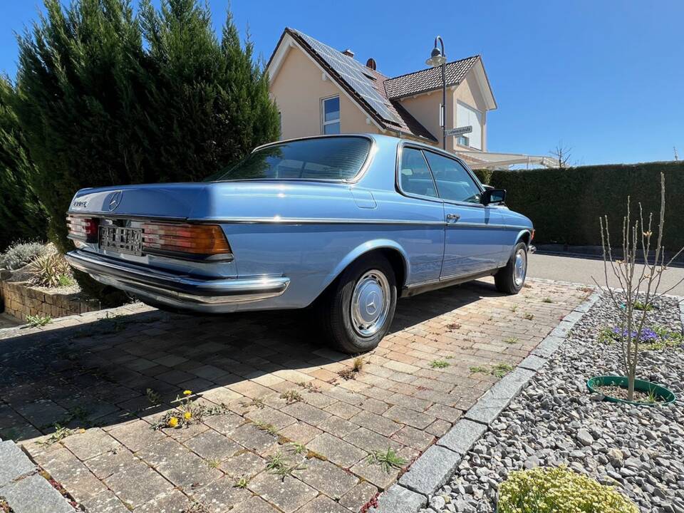 Image 8/8 of Mercedes-Benz 230 CE (1982)