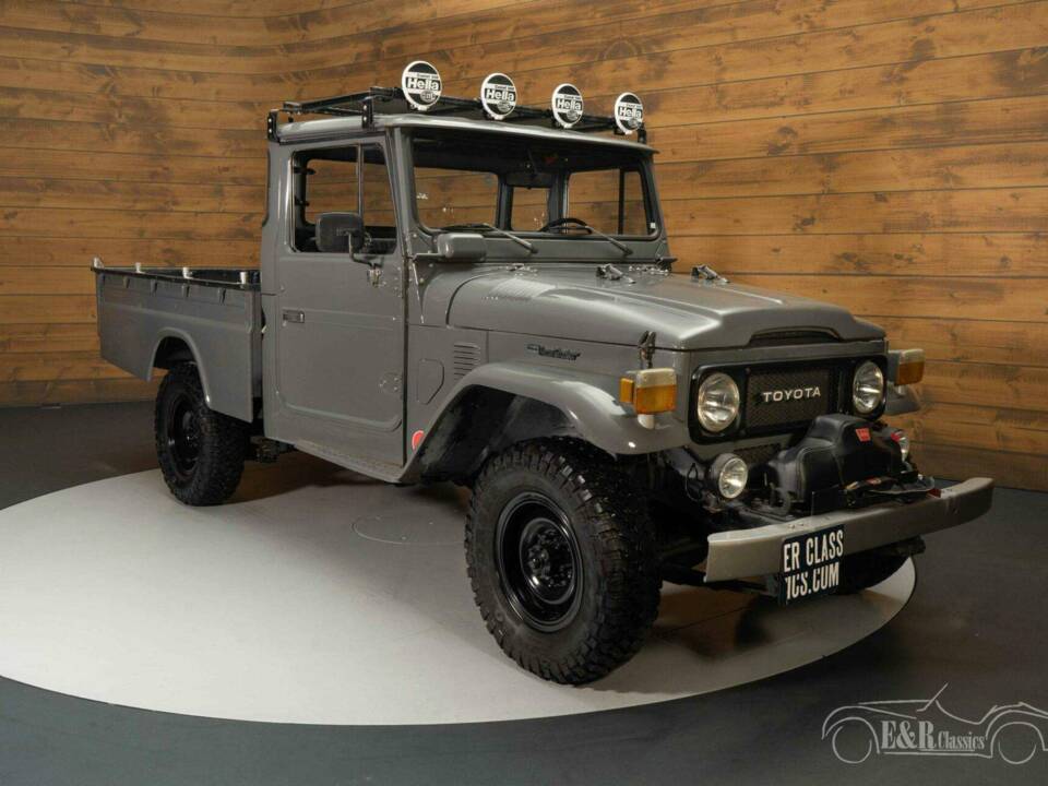 Image 4/19 de Toyota Land Cruiser FJ 45 (1976)