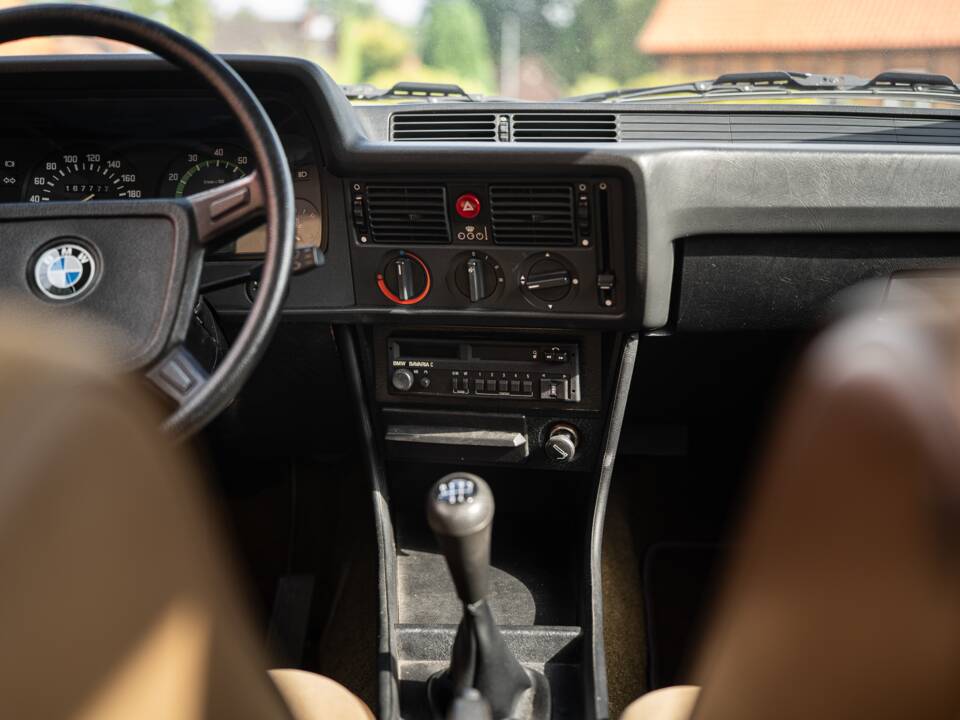 Image 35/76 of BMW 323i (1982)