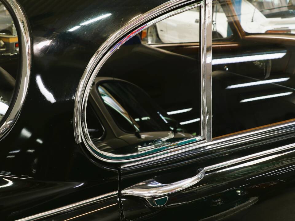 Immagine 15/36 di Jaguar 240 (1968)