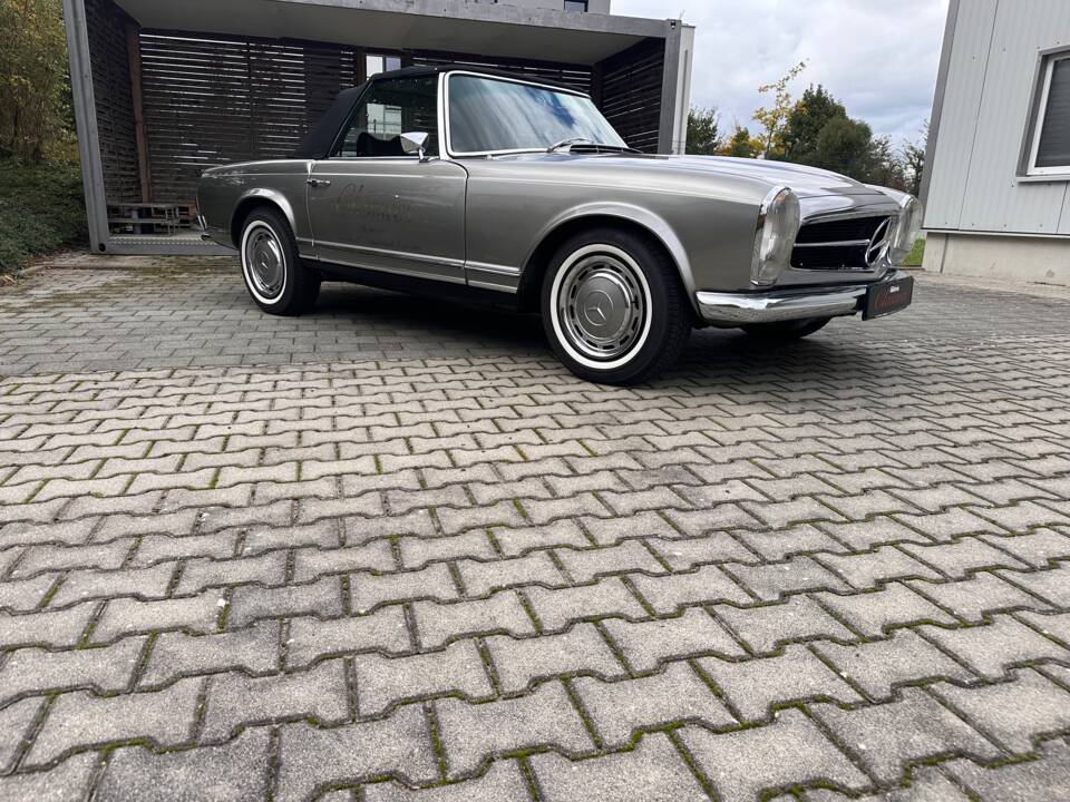 Image 15/36 of Mercedes-Benz 280 SL (1968)