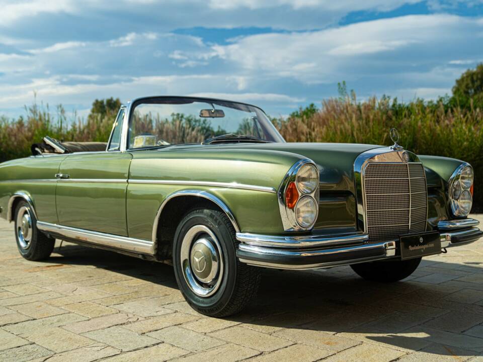 Obraz 16/50 pojazdu Mercedes-Benz 220 SE b (1964)