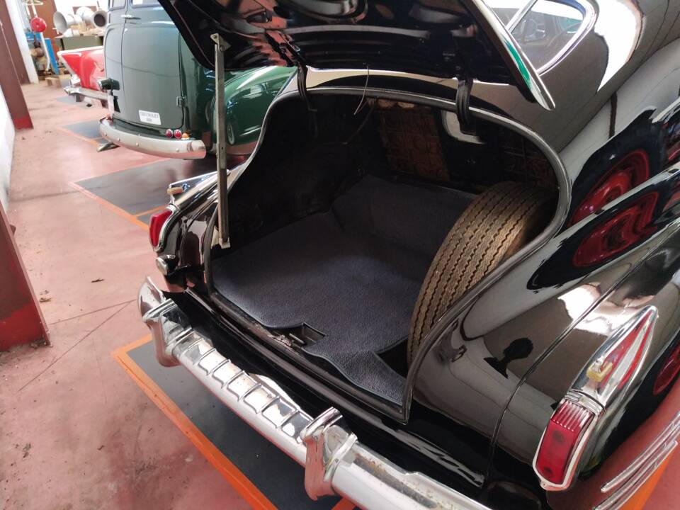 Image 37/50 of Cadillac 61 Sedan (1941)