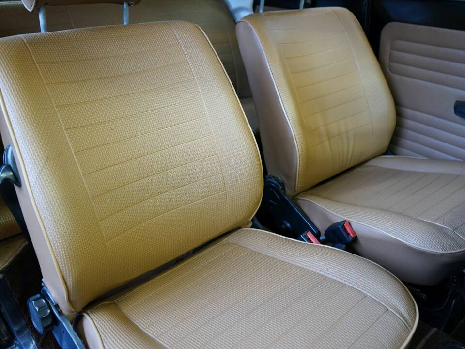 Image 11/15 of Volkswagen Beetle 1303 (1976)