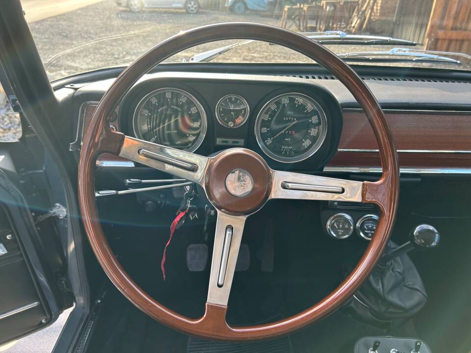 Immagine 14/43 di Alfa Romeo Giulia 1600 Giardinetta (1971)