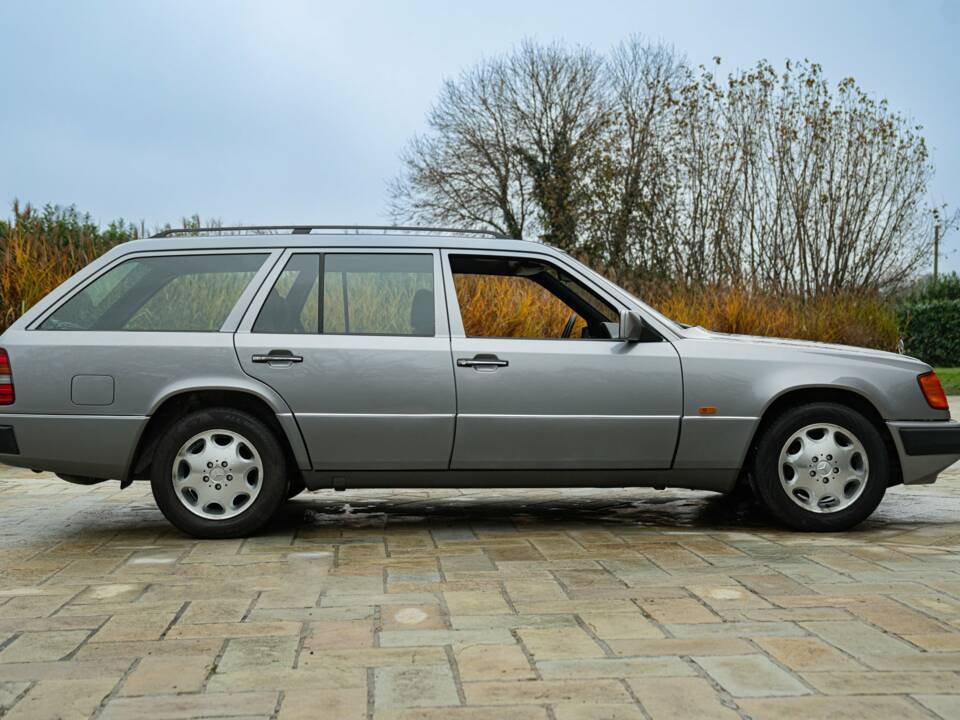 Immagine 5/50 di Mercedes-Benz 200 TE (1992)