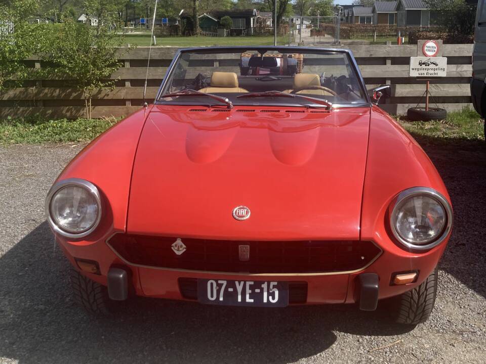 Image 3/8 of FIAT 124 Spider CS1 (1975)
