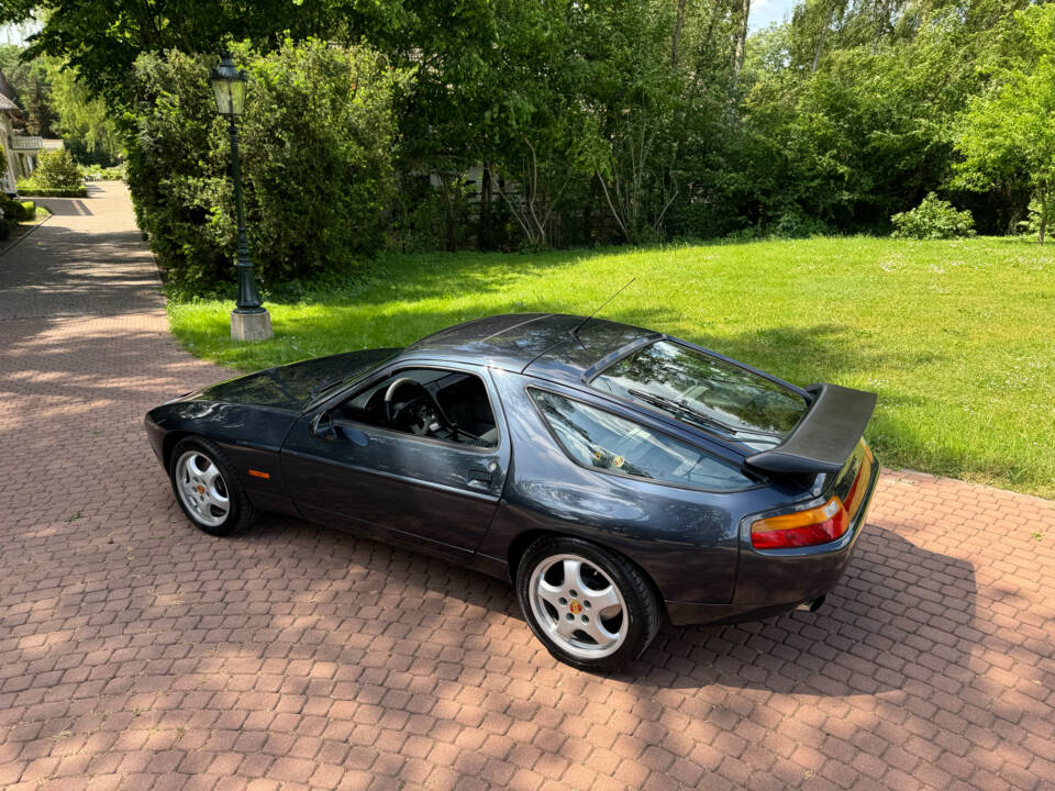 Bild 27/77 von Porsche 928 GT (1990)