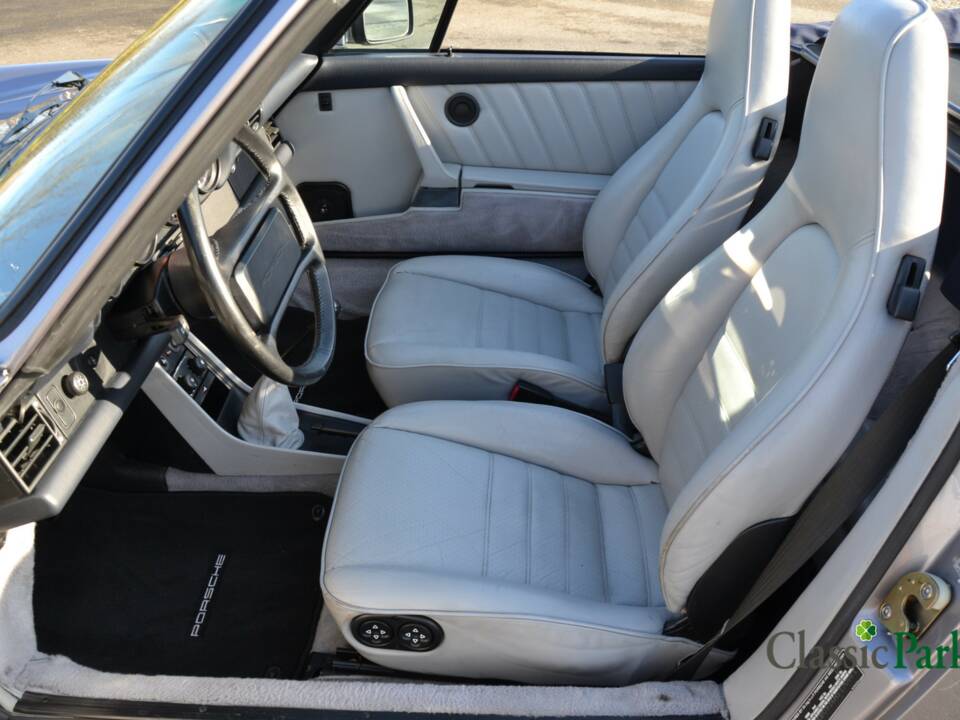 Image 13/50 of Porsche 911 Carrera 3.2 (1987)