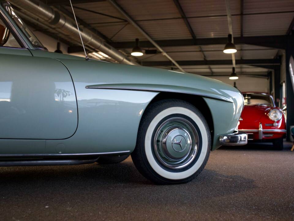 Image 9/28 of Mercedes-Benz 190 SL (1960)