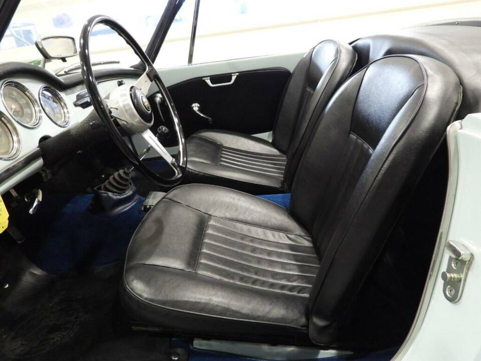 Image 5/15 of Alfa Romeo Giulia 1600 Spider (1963)