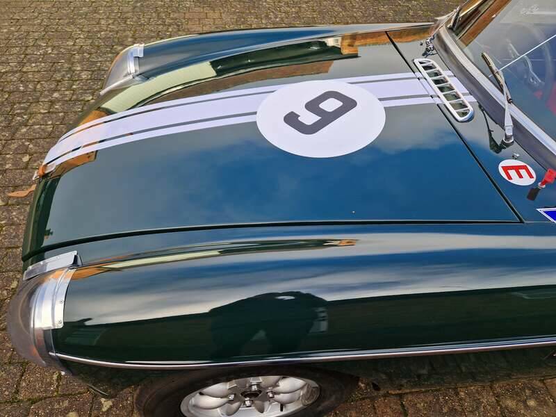 Image 16/50 of MG MGB GT (1965)