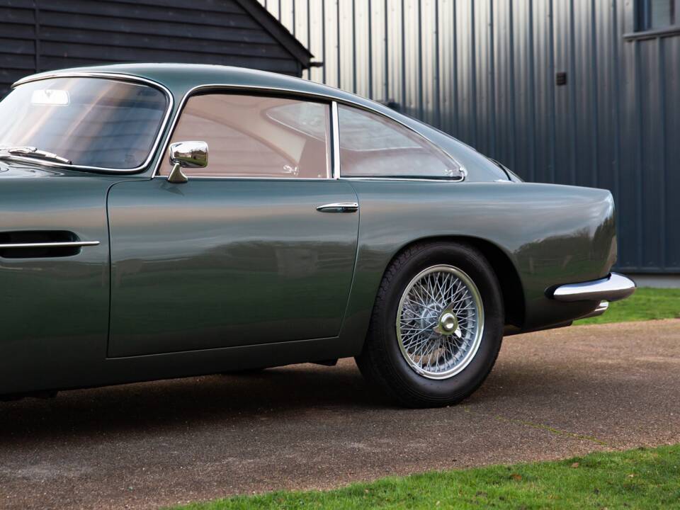 Image 23/42 de Aston Martin DB 4 GT (1959)