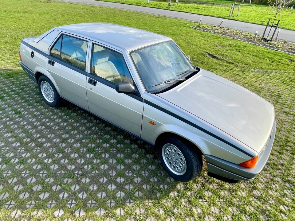 Bild 9/23 von Alfa Romeo 75 1.6 (1988)