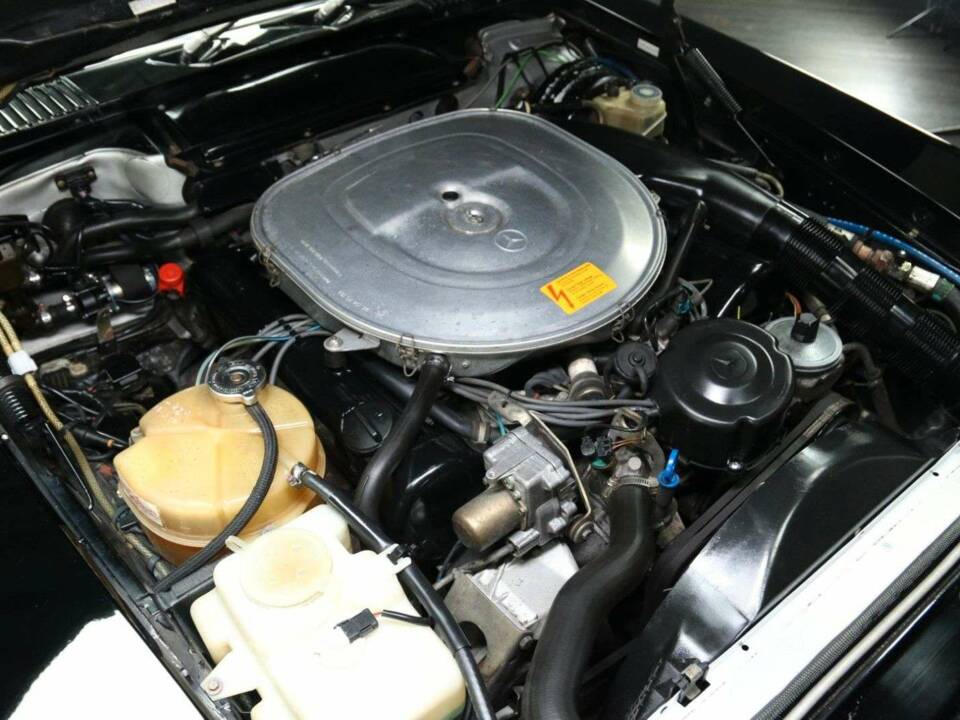 Image 24/30 of Mercedes-Benz 560 SL (1987)