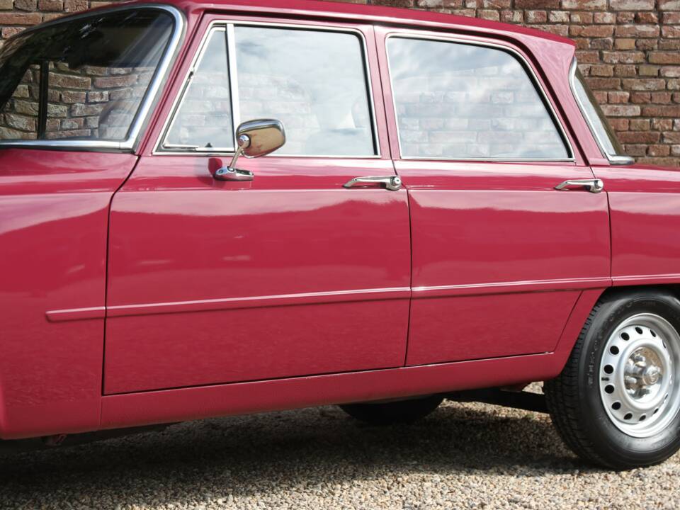 Bild 30/50 von Alfa Romeo Giulia Nuova Super 1300 (1975)