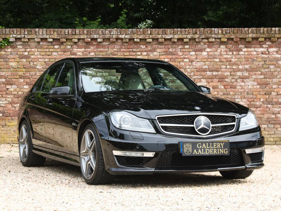 Image 26/50 of Mercedes-Benz C 63 AMG (2012)
