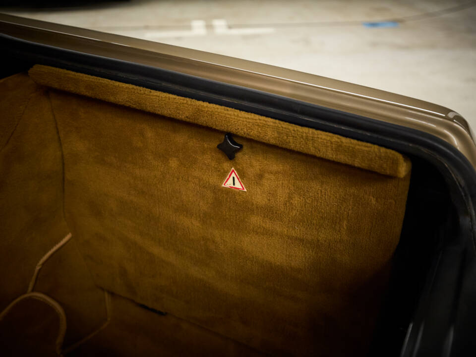 Image 83/99 of Mercedes-Benz 300 SL (1987)