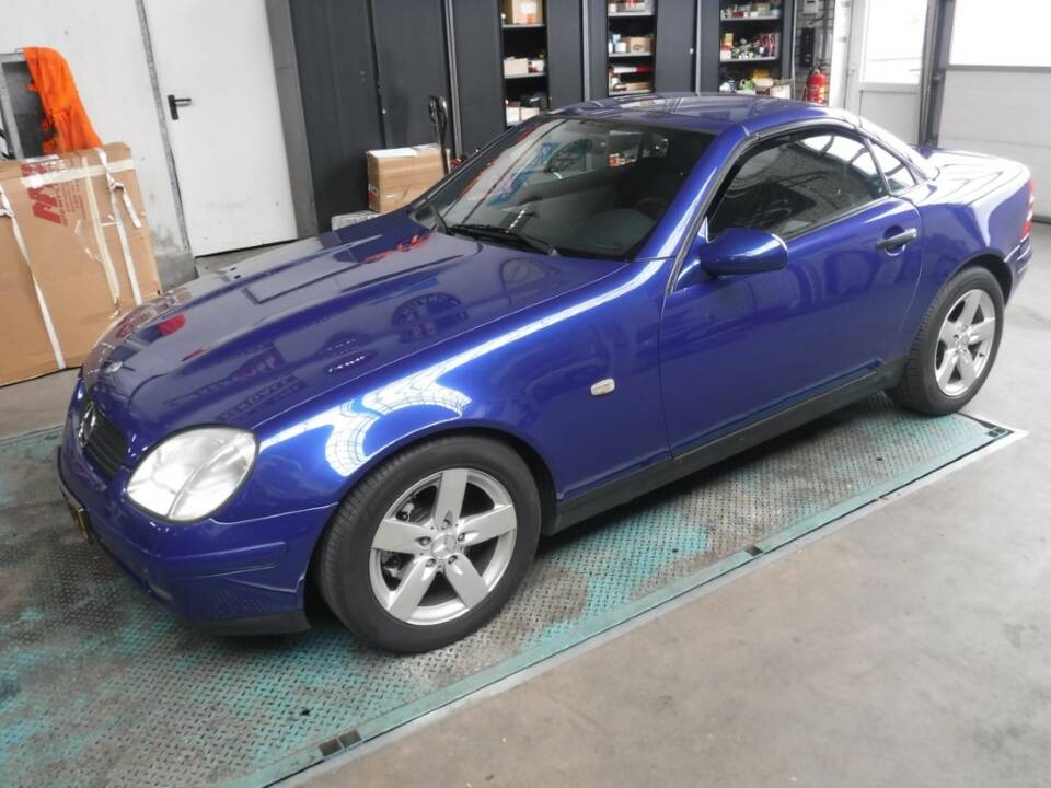 Image 12/40 de Mercedes-Benz SLK 230 Kompressor (1999)