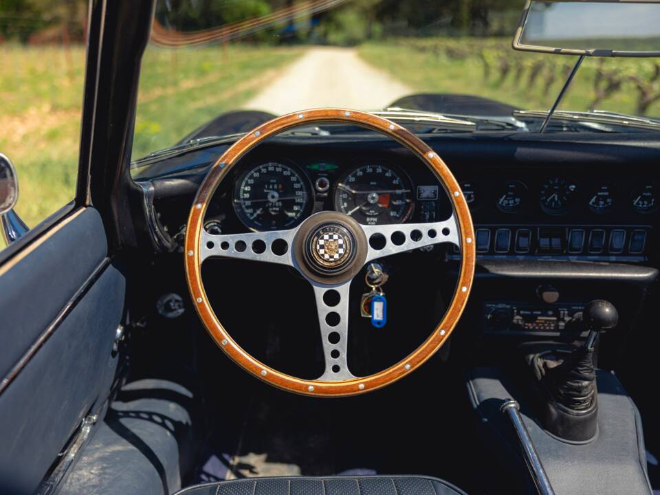 Image 38/50 de Jaguar E-Type (1969)