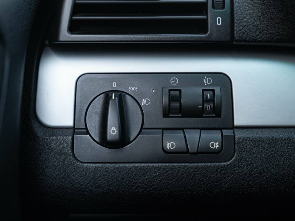 Image 38/50 of BMW 320Ci (2001)