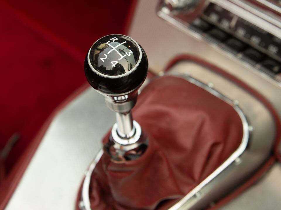 Image 46/50 of Jaguar E-Type 3.8 Flat Floor (1961)