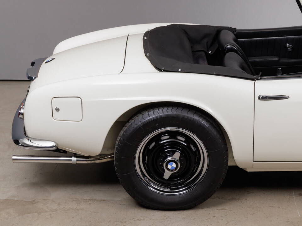 Image 15/45 of BMW 507 (1959)