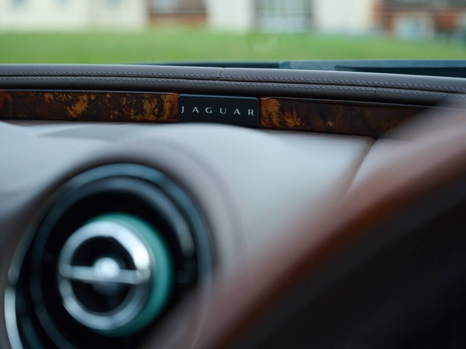 Bild 41/50 von Jaguar XJ 5.0 (2011)