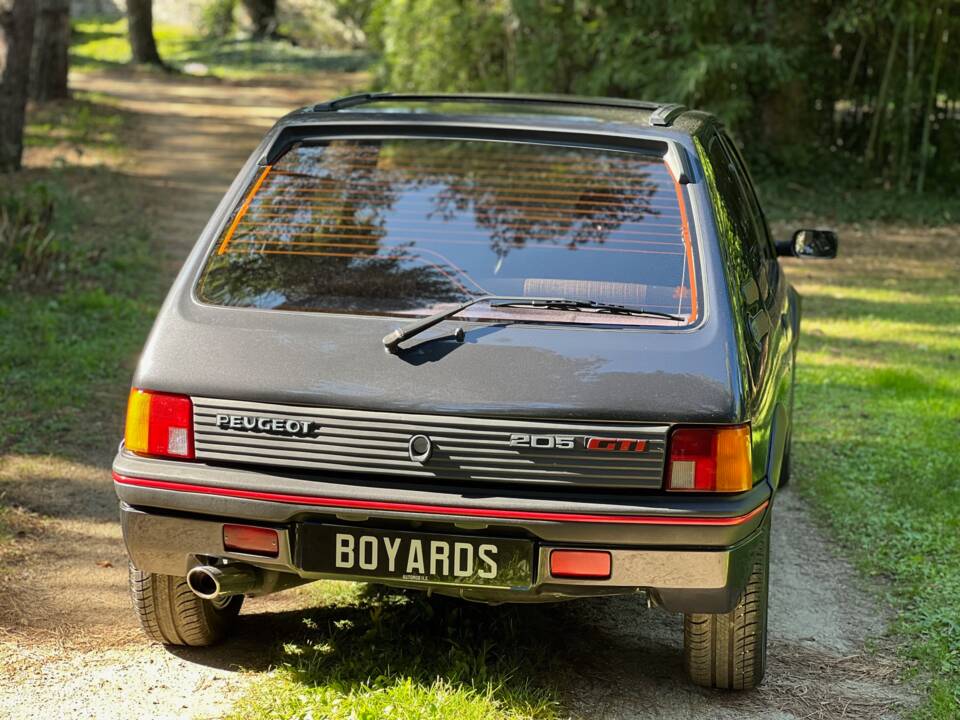 Bild 18/39 von Peugeot 205 GTi 1.6 (1986)