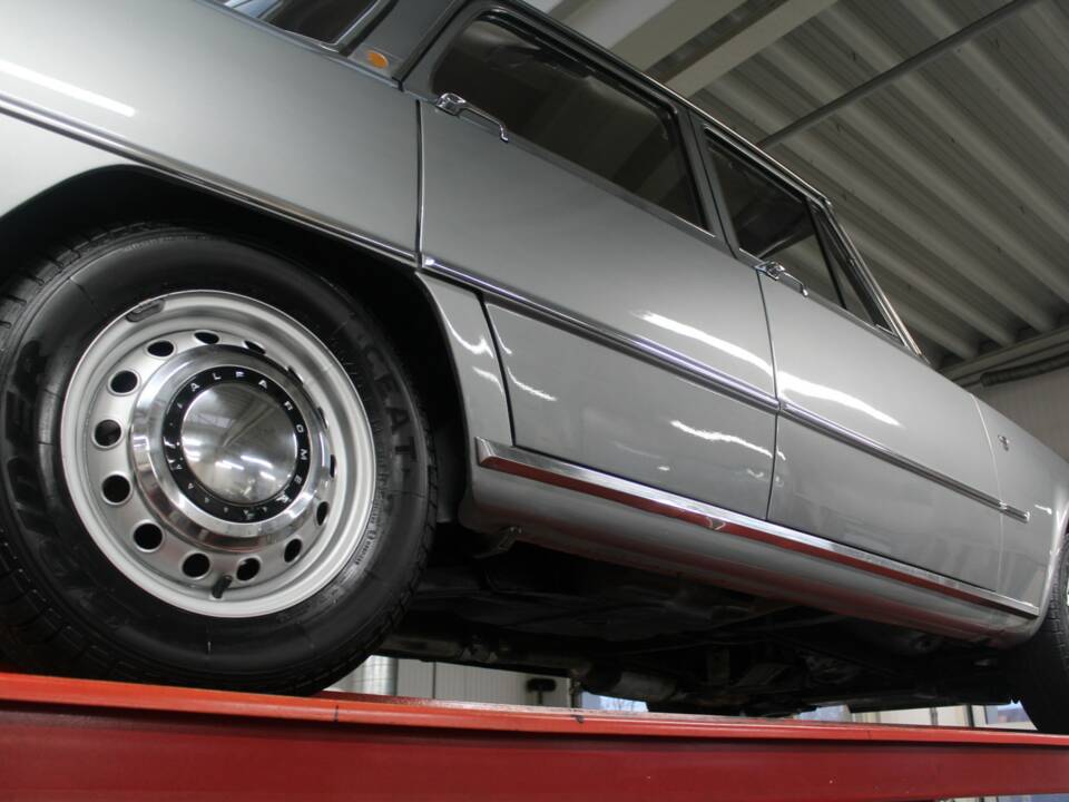 Afbeelding 14/50 van Alfa Romeo Giulia 1600 S (1968)