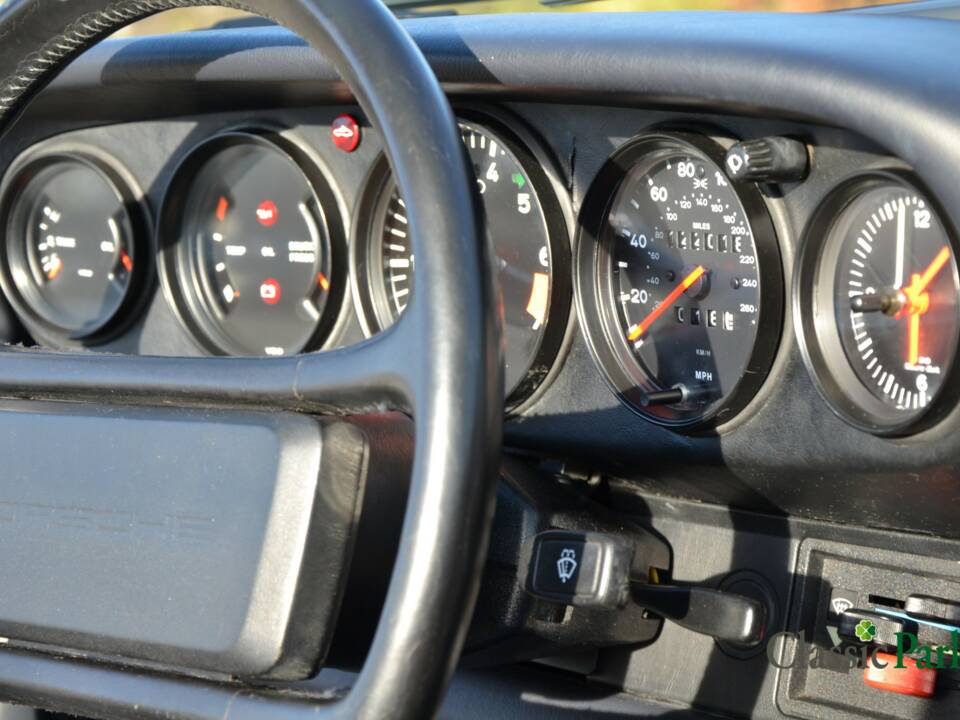 Image 47/50 of Porsche 911 Carrera 3.2 (1987)