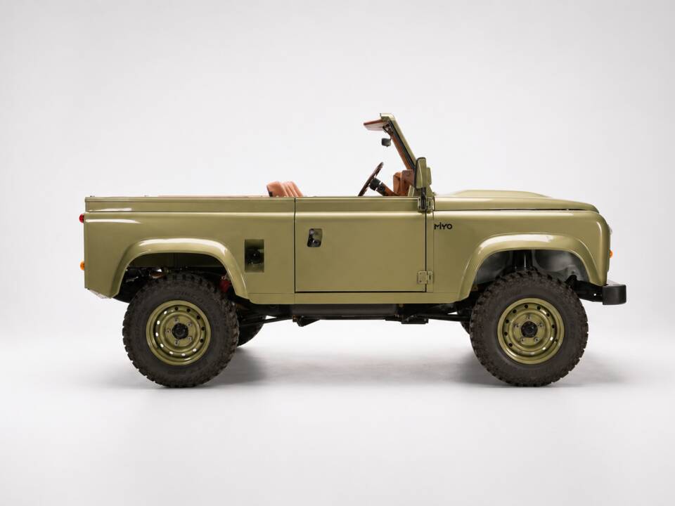 Bild 30/47 von Land Rover 90 (1990)