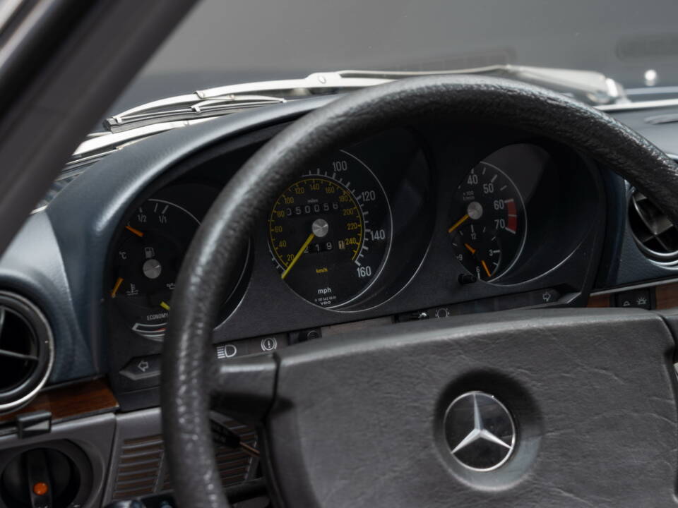 Image 14/24 of Mercedes-Benz 500 SL (1983)