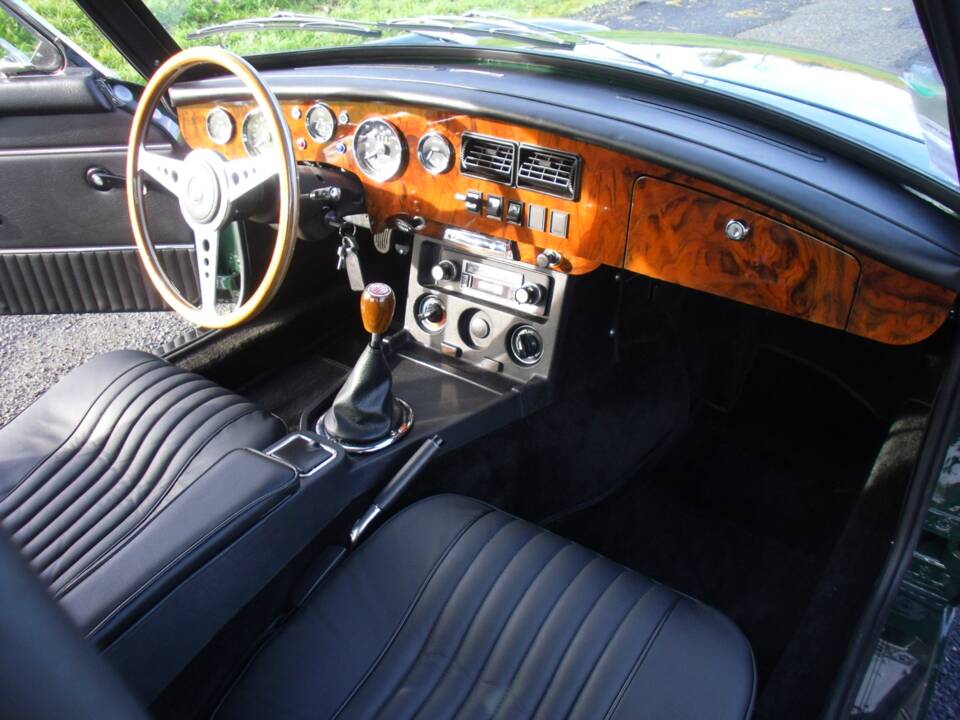 Bild 13/17 von MG MGB GT (1972)