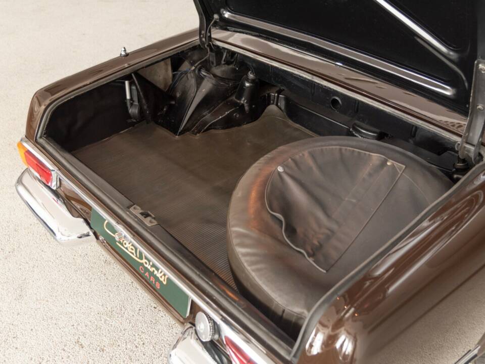Image 26/30 of Mercedes-Benz 280 SL (1970)